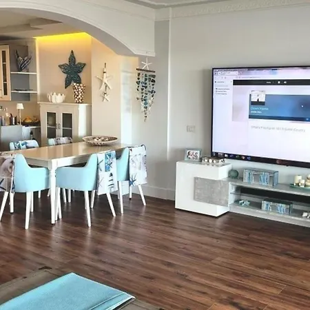 度假居 Modernes Luxus-haus Mit Phantastischem Meerblick, Beheizter Pool Und Wifi